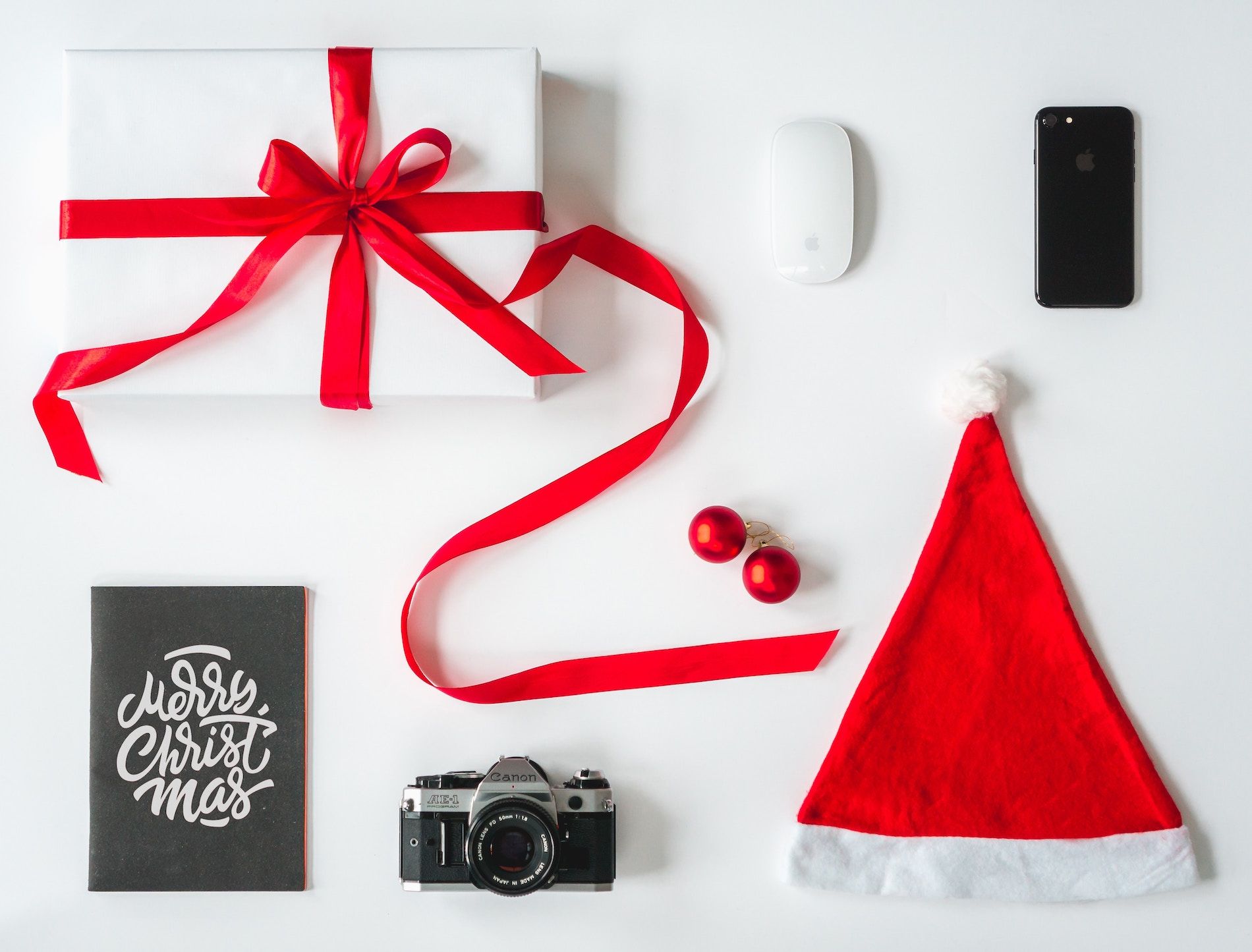 6 Tips to Create a Holiday Gift Guide That Boosts Sales